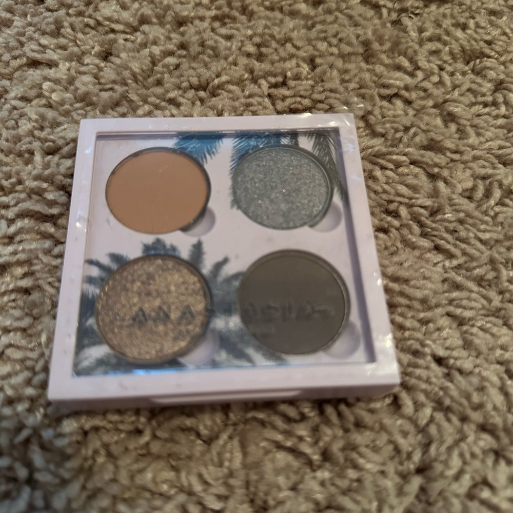 Anastasia BH eyeshadow palette